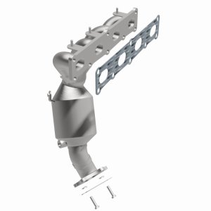 Jeep Cherokee Catalytic Converter - Magnaflow - OEM Grade Direct-Fit Manifold - `14-`17