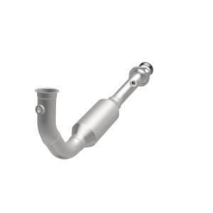 Jeep Liberty Catalytic Converter - Underbody - Magnaflow - California Grade CARB Compliant Direct-Fit - 2004