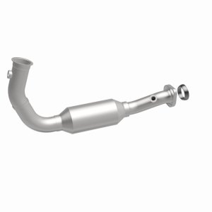Jeep Liberty Catalytic Converter - Underbody - Magnaflow - California Grade CARB Compliant Direct-Fit - 2004