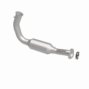 Jeep Liberty Catalytic Converter - Underbody - Magnaflow - California Grade CARB Compliant Direct-Fit - 2004