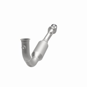 Jeep Liberty Catalytic Converter - Underbody - Magnaflow - California Grade CARB Compliant Direct-Fit - 2004