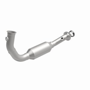 Jeep Liberty Catalytic Converter - Underbody - Magnaflow - California Grade CARB Compliant Direct-Fit - 2004