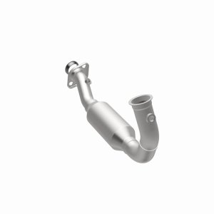 Jeep Liberty Catalytic Converter - Underbody - Magnaflow - California Grade CARB Compliant Direct-Fit - 2004