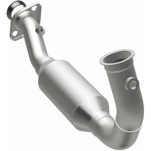 Jeep Liberty Catalytic Converter - Underbody - Magnaflow - California Grade CARB Compliant Direct-Fit - 2004