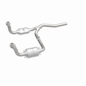 Jeep Liberty Catalytic Converter - Magnaflow - Direct-Fit, OEM Grade - 2008