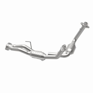 Jeep Commander Catalytic Converter - Magnaflow - OEM Grade Direct-Fit - `08-`10