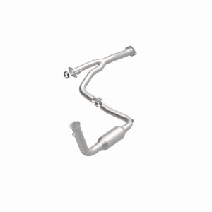 Jeep Liberty Catalytic Converter - Magnaflow - California Grade CARB Compliant Direct-Fit - 2004