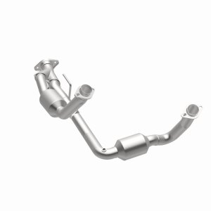 Jeep Commander Catalytic Converter - Magnaflow - California Grade CARB Compliant Direct-Fit - `06-`10