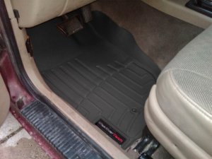 Jeep Cherokee FloorLiner - Front - WeatherTech - DigitalFit - Black - `97-`01