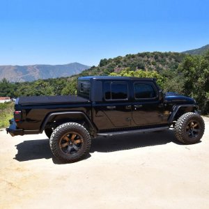 Jeep Gladiator Running Board - Westin - Outlaw - Textured Black Powder Coat - `20-`24