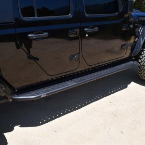 Jeep Gladiator Running Board - Westin - Outlaw - Textured Black Powder Coat - `20-`24