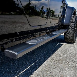 Jeep Gladiator Nerf Step Bars - Westin - R5 - Black - 2020+