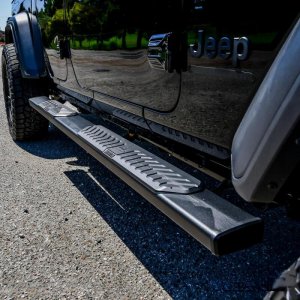 Jeep Gladiator Nerf Step Bars - Westin - R5 - Black - 2020+