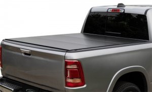 Jeep Gladiator - ACC LOMAX Tri-Fold Cover
