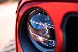 Jeep Gladiator Headlights - DV8 Offroad - LED Projector, Amber and White Halo - Chrome - 2020+