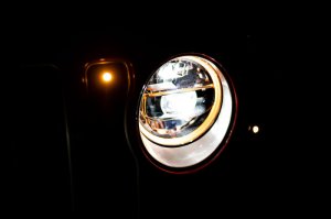 Jeep Gladiator Headlights - DV8 Offroad - LED Projector, Amber and White Halo - Chrome - 2020+