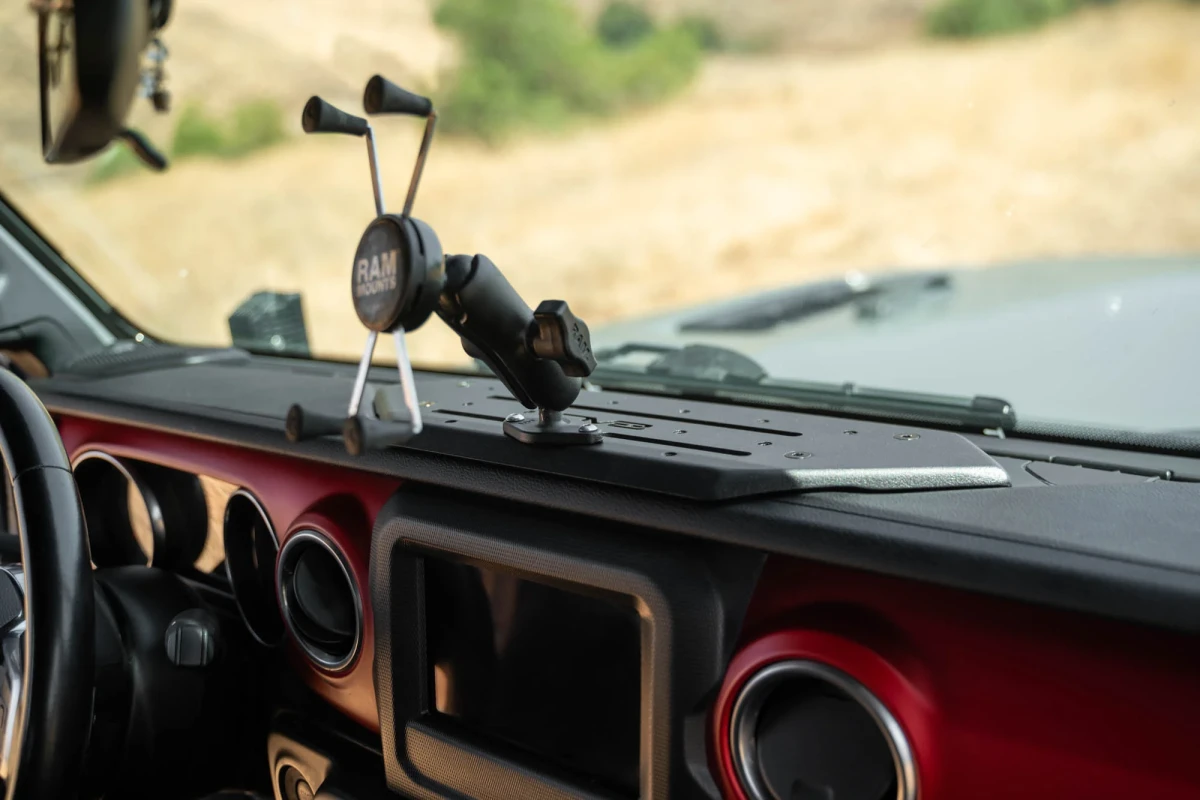 Jeep Gladiator JT Digital Device Kit - DV8 Offroad - Device Dash Mount V2 - `20-`23