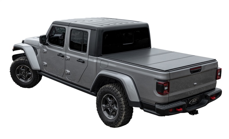 Jeep Gladiator - ACC LOMAX Tri-Fold Cover